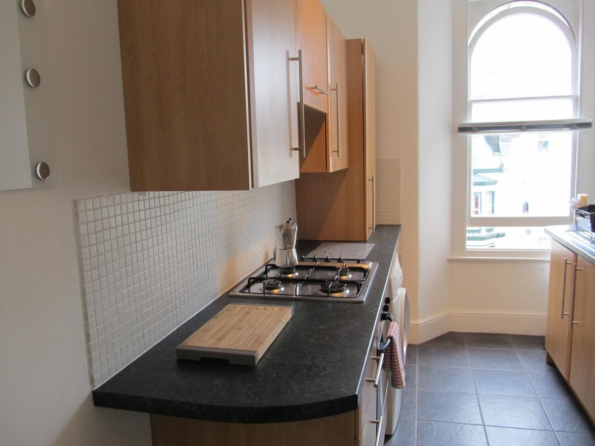 The Beatnik, Victorian Townhouse Apartment With Parking Плимът Екстериор снимка